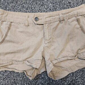 Maurices tan shorts- Sz 11/12